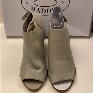 Steve Madden Nonstp booties size 6